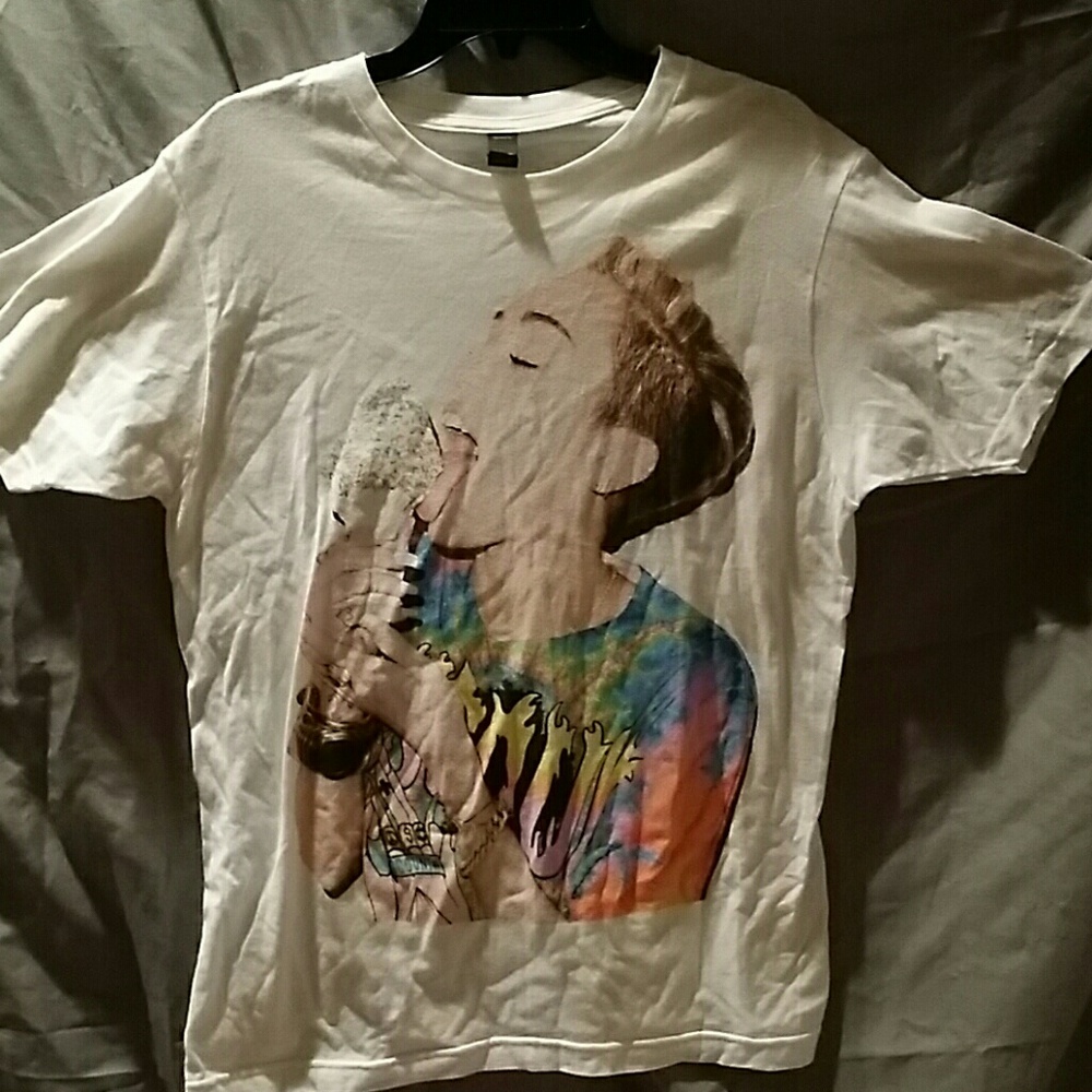 Miley Cyrus shirt